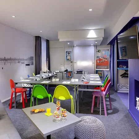 南特中心宜必思风格酒店 3* 南特