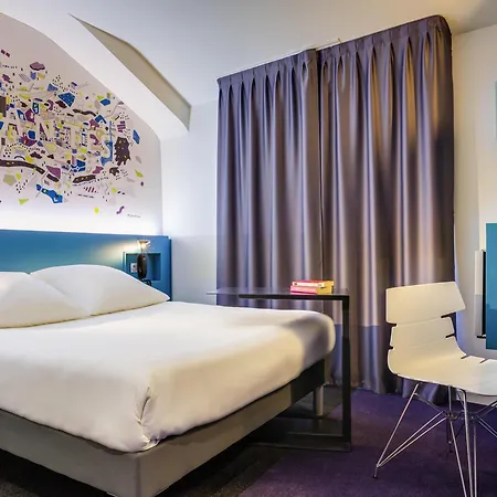 南特中心宜必思风格酒店