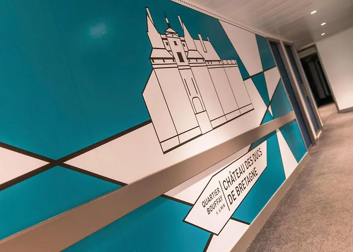 南特中心宜必思风格酒店 酒店 3*