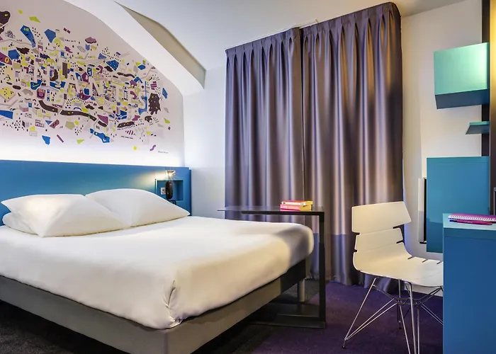 南特中心宜必思风格酒店